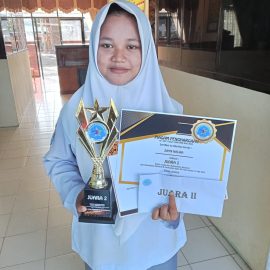 KEPALA SMKN 2 LUBUK BASUNG MENYERAHKAN HASIL LOMBA FESTIVAL DENDANG MINANG SECABDIN WILAYAH  1 KAB. AGAM BUKITTINGGI DAN PADANG PANJANG