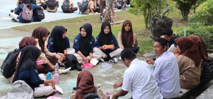 Sarapan Bersama Guru Wali di SMK Negeri 2 Lubuk Basung, Pererat Kebersamaan Guru dan Siswa